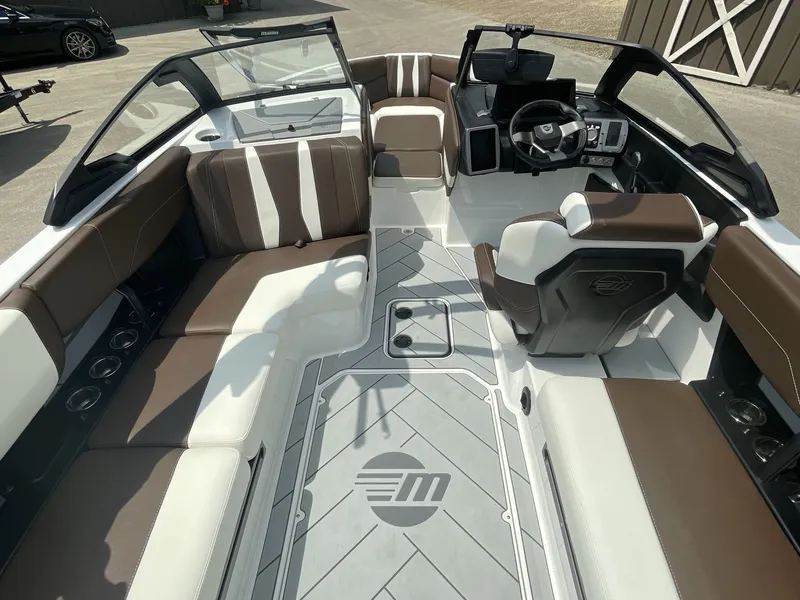 Slide: The Image of Malibu Wakesetter 22 LSV 2024 - 260