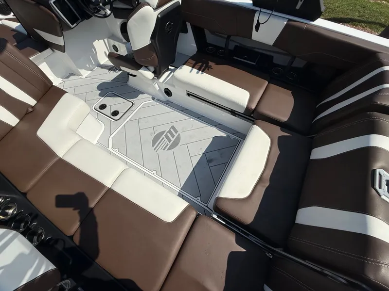 Slide: The Image of Malibu Wakesetter 22 LSV 2024 - 298