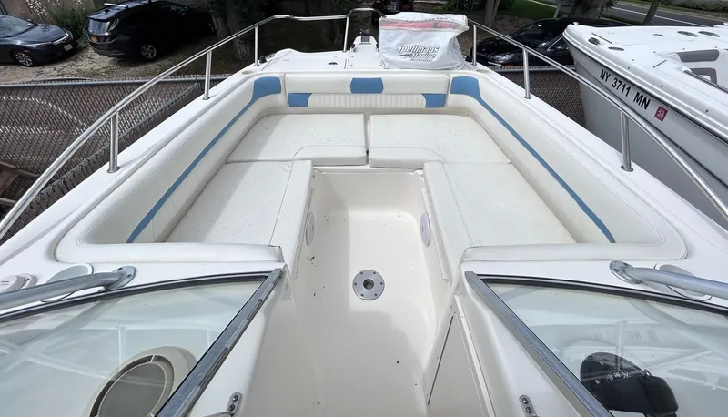 Slide: The Image of 2007 World Cat 250 DC boat with spacious seating and sleek design. - 3