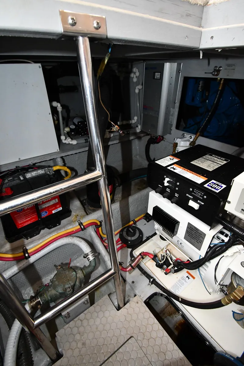 Slide: The Image of Silverton 392 Motor Yacht 2000 - 64