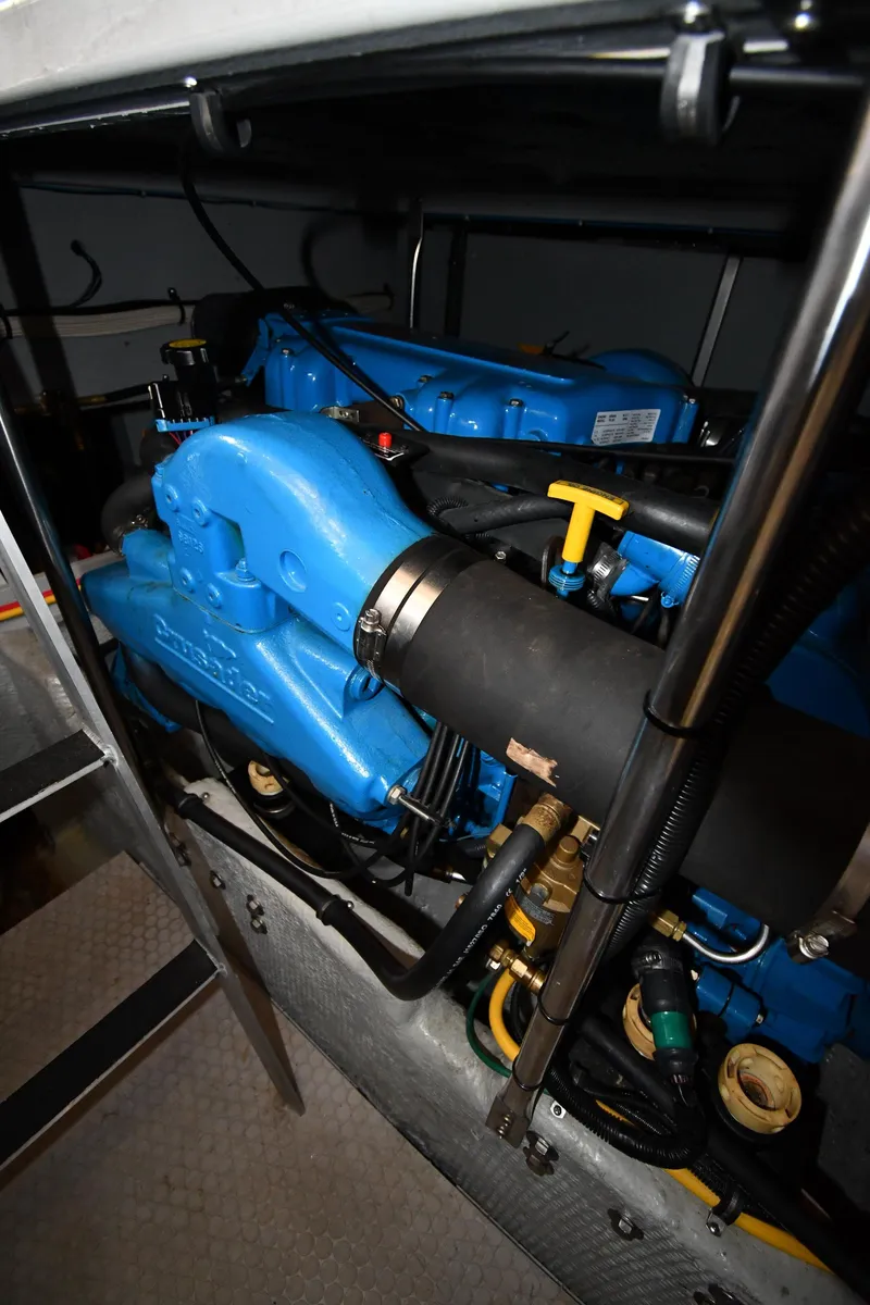 Slide: The Image of Silverton 392 Motor Yacht 2000 - 70