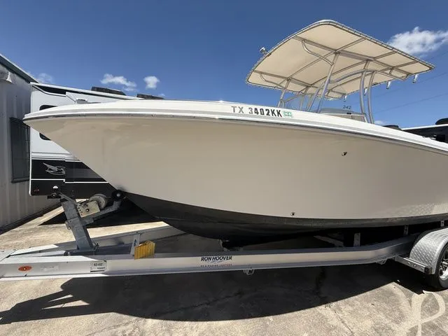 The Image of Sailfish 242 CC 2021 - 1