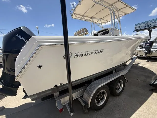 Slide: The Image of Sailfish 242 CC 2021 - 8