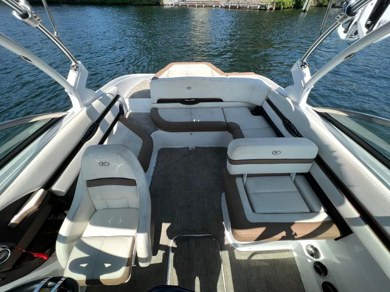 Slide: The Image of Cobalt CS23 Surf 2021 - 13