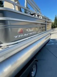 Slide: The Image of 2024 Sun Tracker Fishin' Barge 20 DLX pontoon boat on trailer. - 3