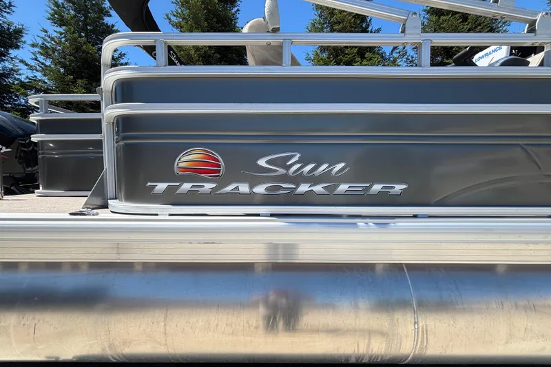 Slide: The Image of 2024 Sun Tracker Fishin' Barge 20 DLX pontoon boat with logo, side view. - 13