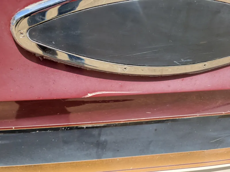 Slide: The Image of Close-up of a 1991 Maxum 2100 XC boat with minor surface damage. - 4