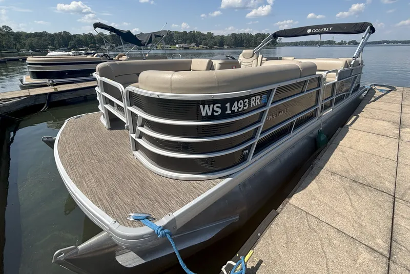 The Image of Sweetwater 2286SB Tritoon 2022 - undefined