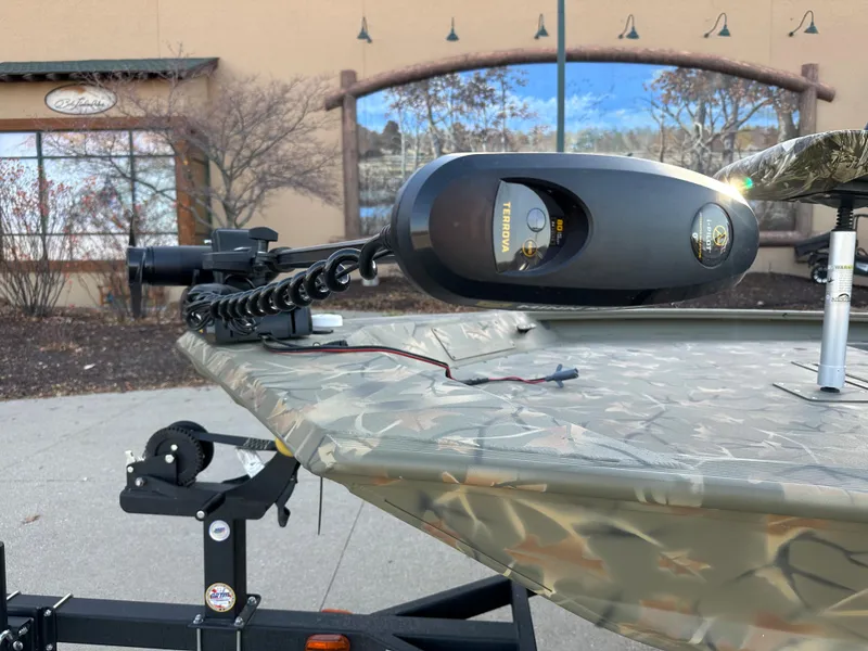 Slide: The Image of 2023 Tracker Grizzly 1754 SC boat with trolling motor in outdoor setting. - 3