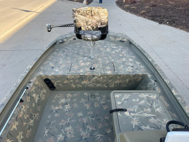 Slide: The Image of 2023 Tracker Grizzly 1754 SC boat with camo interior and trolling motor. - 6