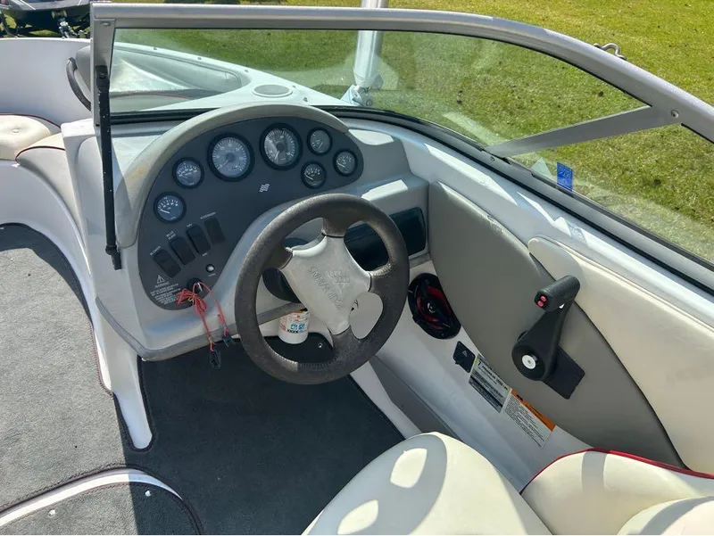 Slide: The Image of 2000 Four Winns Horizon 170 boat dashboard and steering wheel. - 10