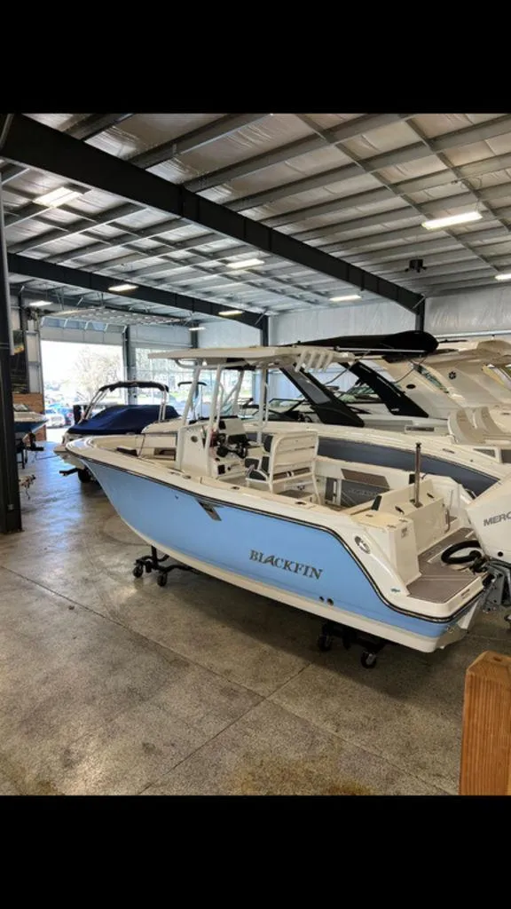 Slide: The Image of Blackfin 222 CC 2023 - 0