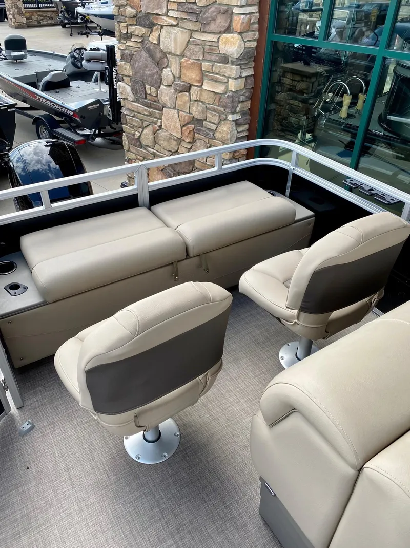 Slide: The Image of Sun Tracker SportFish 22 XP3 2024 - 75