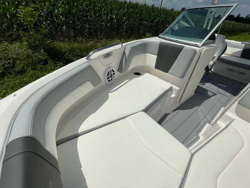Slide: The Image of 2024 Chaparral 21 SSi OB boat interior with white and gray seating. - 10