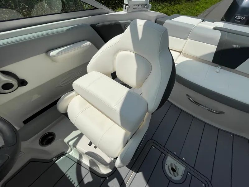 Slide: The Image of 2024 Chaparral 21 SSi OB boat interior with white captain's chair and seating. - 30