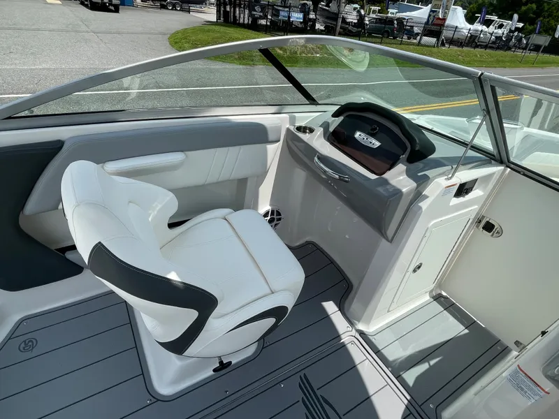 Slide: The Image of 2024 Chaparral 21 SSi OB boat interior with captain's chair and dashboard. - 31