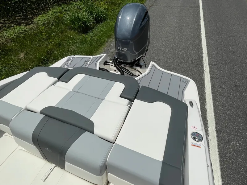 Slide: The Image of 2024 Chaparral 21 SSi OB boat with Yamaha 150 outboard motor. - 46