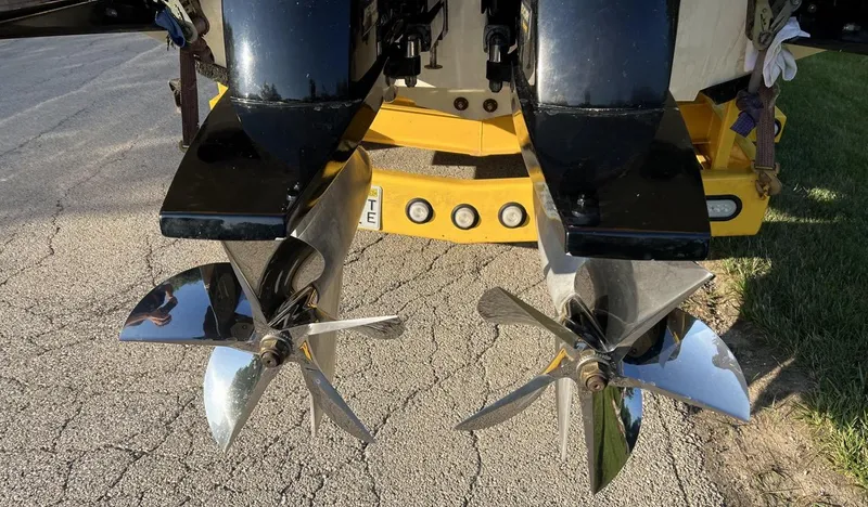 Slide: The Image of Close-up of dual propellers on a 2007 Fountain 42 Lightning boat. - 11