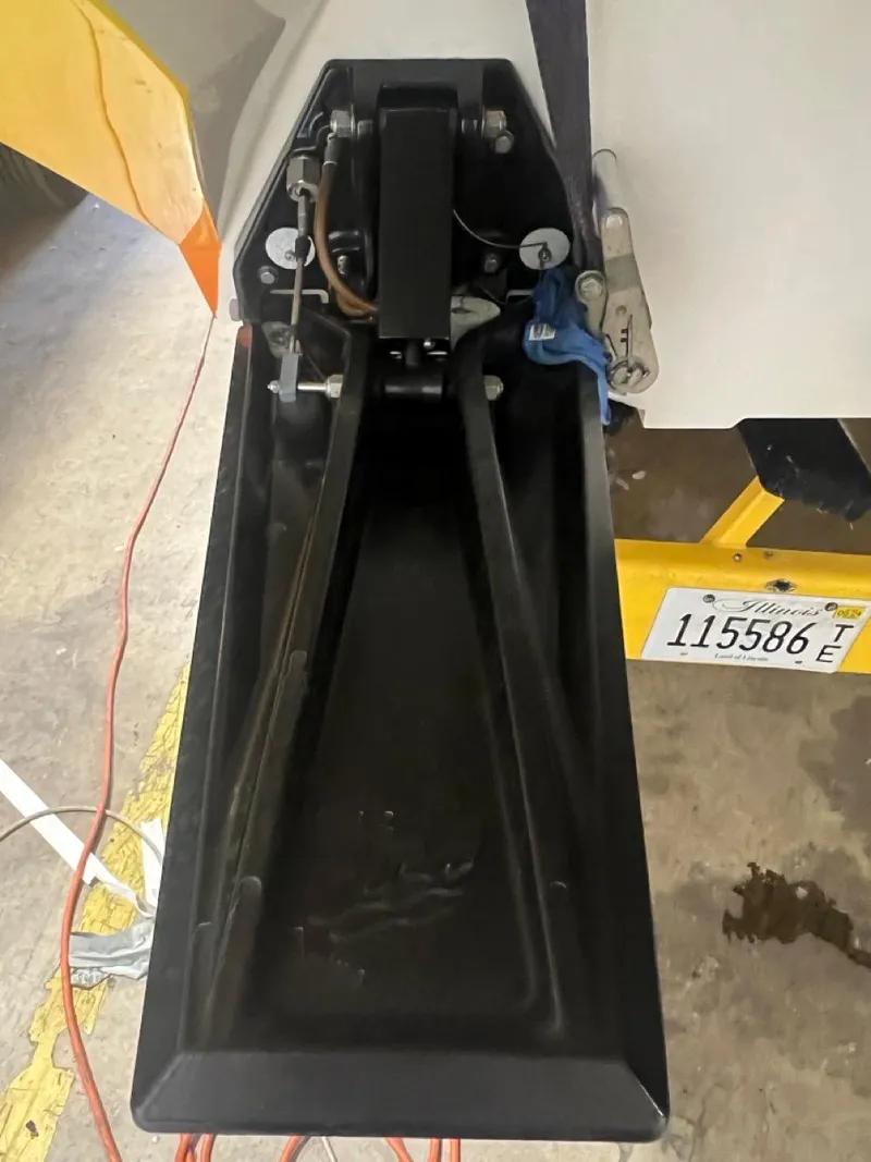 Slide: The Image of 2007 Fountain 42 Lightning boat trim tab mechanism. - 8