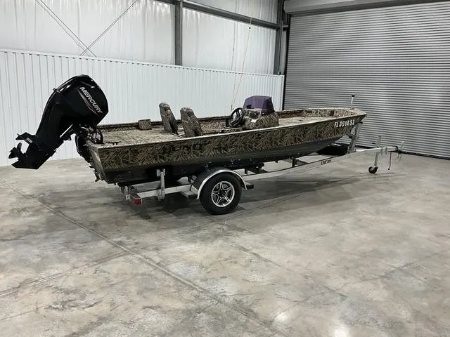 Slide: The Image of Lund 1760 Predator SC 2021 - 3