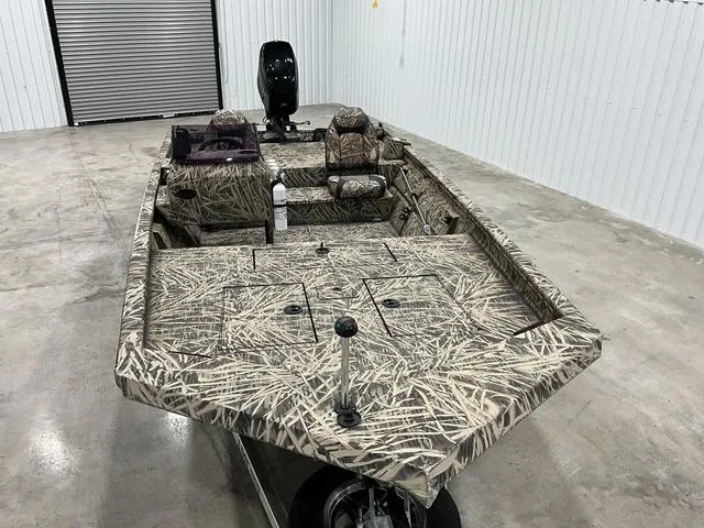 Slide: The Image of Lund 1760 Predator SC 2021 - 8