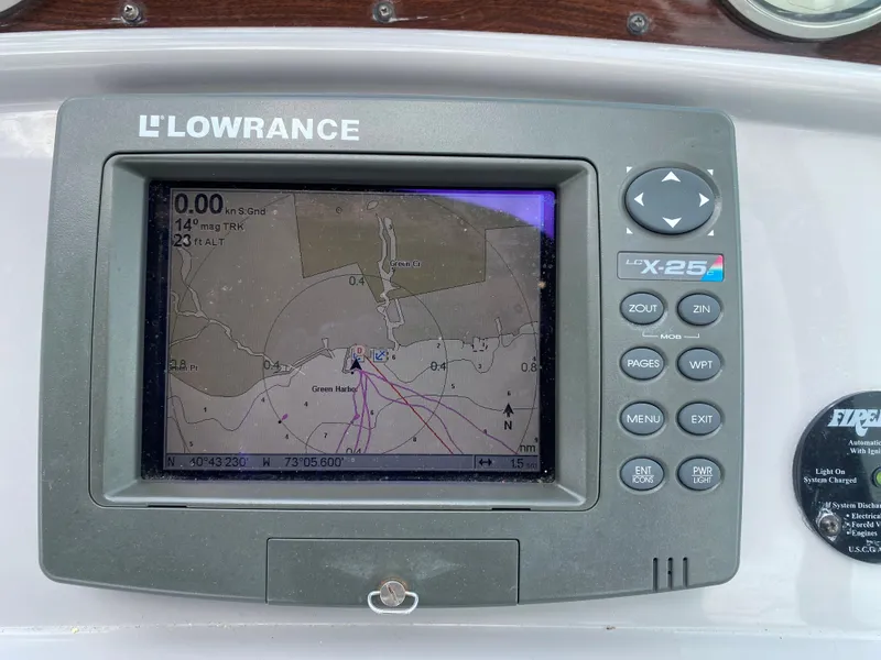Slide: The Image of Lowrance GPS system on 2005 Chaparral 290 Signature boat dashboard. - 21