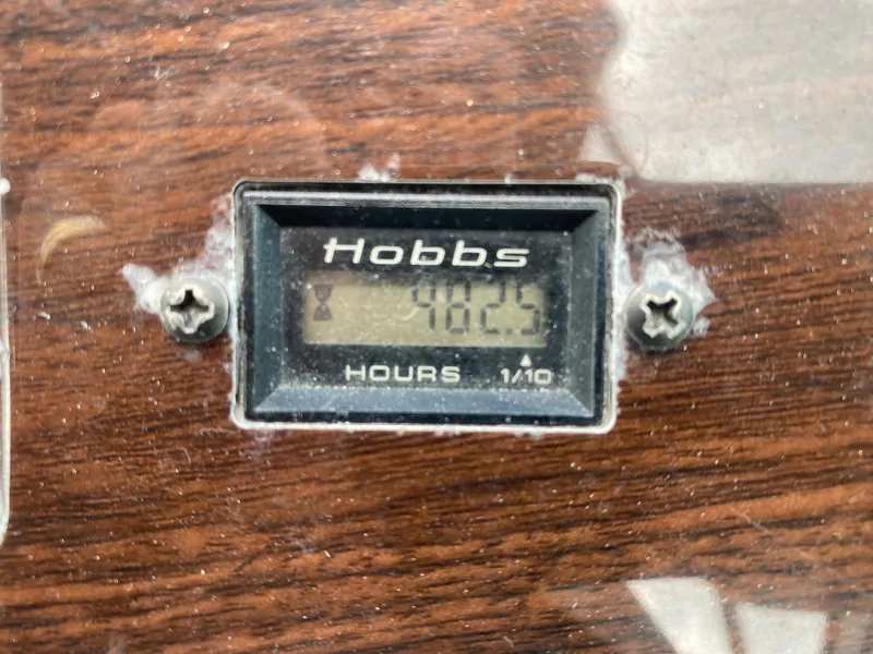 Slide: The Image of Hobbs hour meter showing 402.5 hours on 2005 Chaparral 290 Signature. - 22