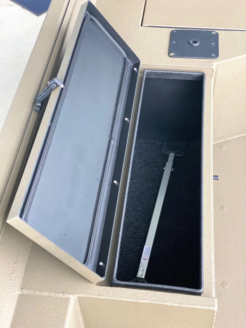 Slide: The Image of Thor 1860 storage compartment, open lid, 2023 model, beige interior. - 9