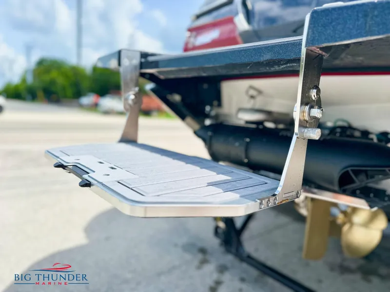 Slide: The Image of MasterCraft X24 2023 - 15