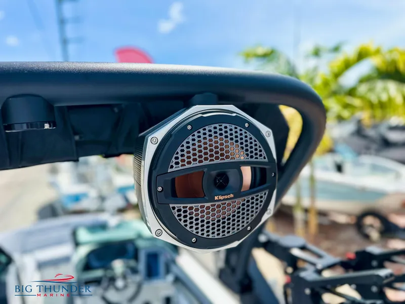 Slide: The Image of MasterCraft X24 2023 - 25