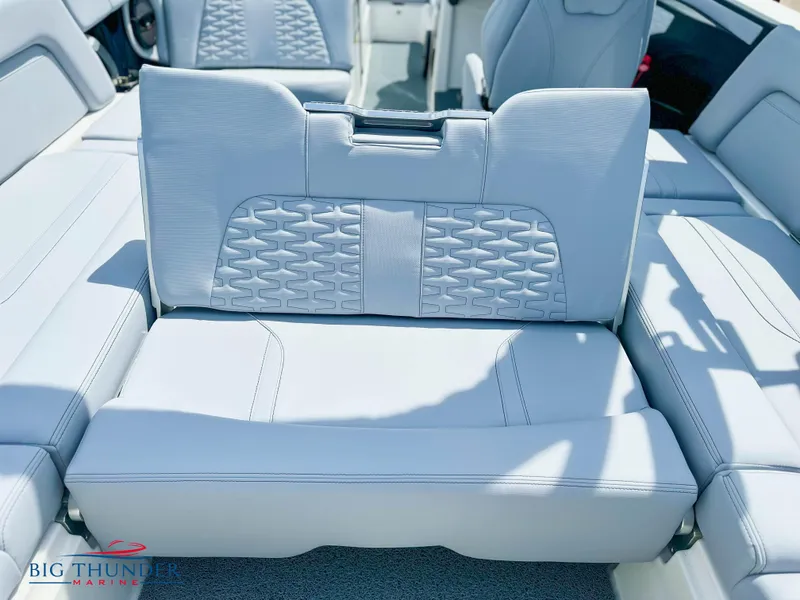 Slide: The Image of MasterCraft X24 2023 - 30