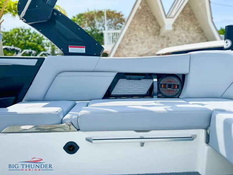 Slide: The Image of MasterCraft X24 2023 - 32