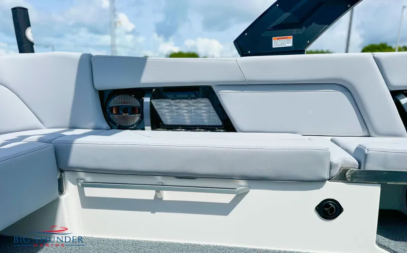 Slide: The Image of MasterCraft X24 2023 - 33