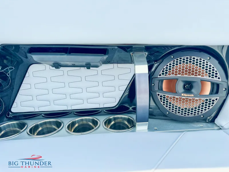 Slide: The Image of MasterCraft X24 2023 - 36