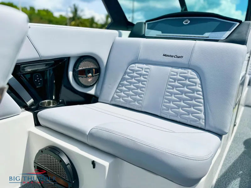 Slide: The Image of MasterCraft X24 2023 - 38