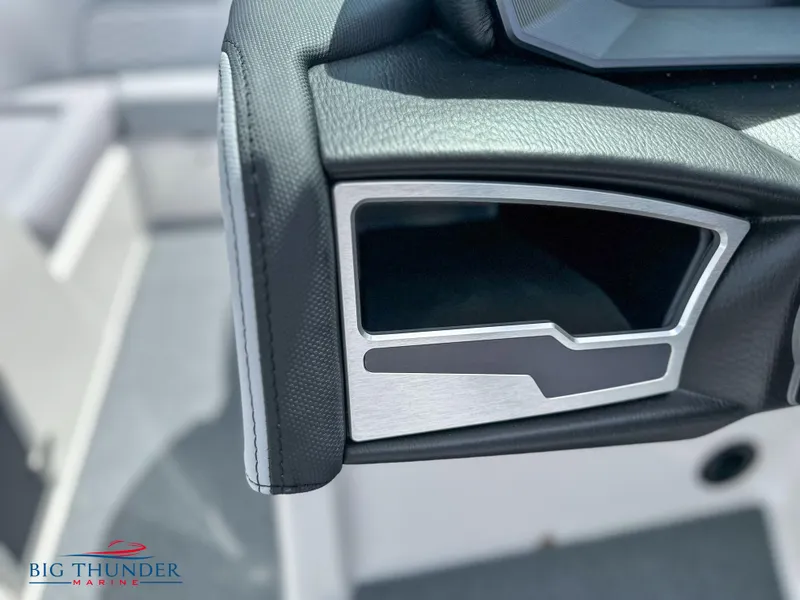 Slide: The Image of MasterCraft X24 2023 - 43