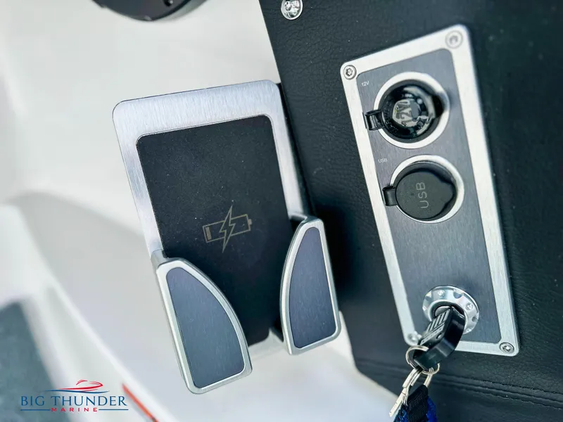 Slide: The Image of MasterCraft X24 2023 - 47