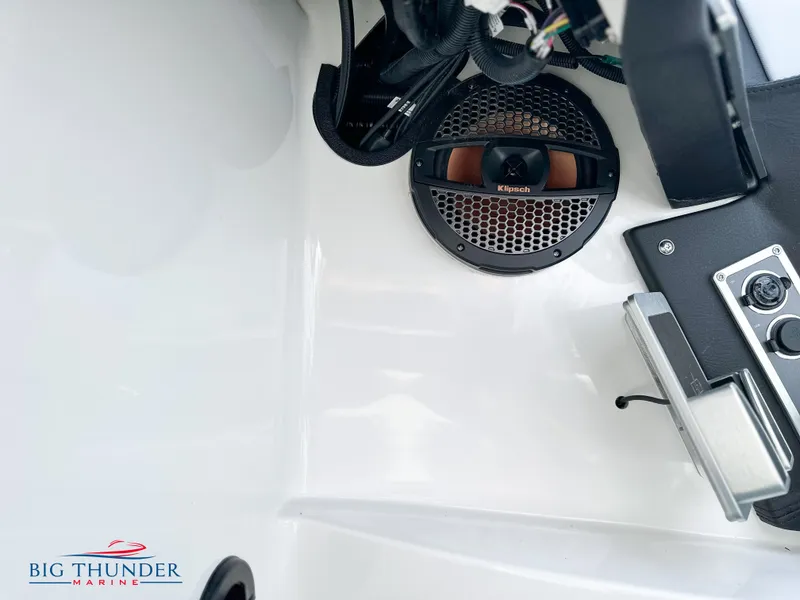 Slide: The Image of MasterCraft X24 2023 - 48