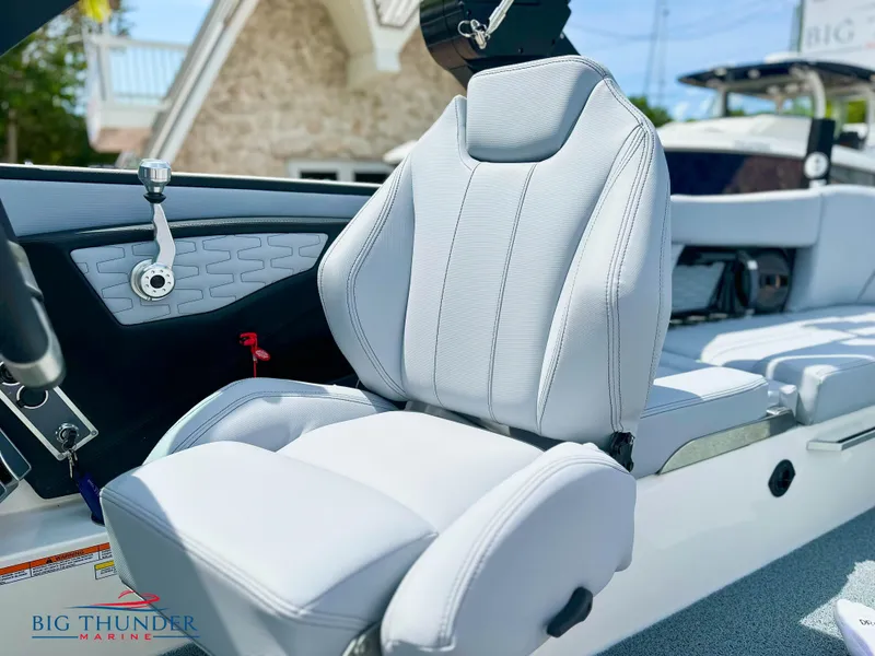 Slide: The Image of MasterCraft X24 2023 - 50