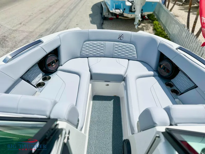 Slide: The Image of MasterCraft X24 2023 - 54