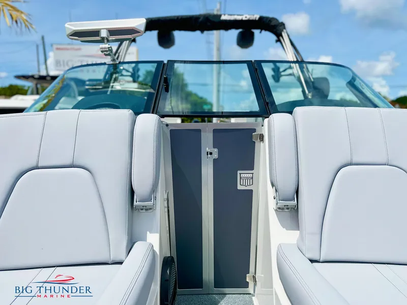 Slide: The Image of MasterCraft X24 2023 - 60