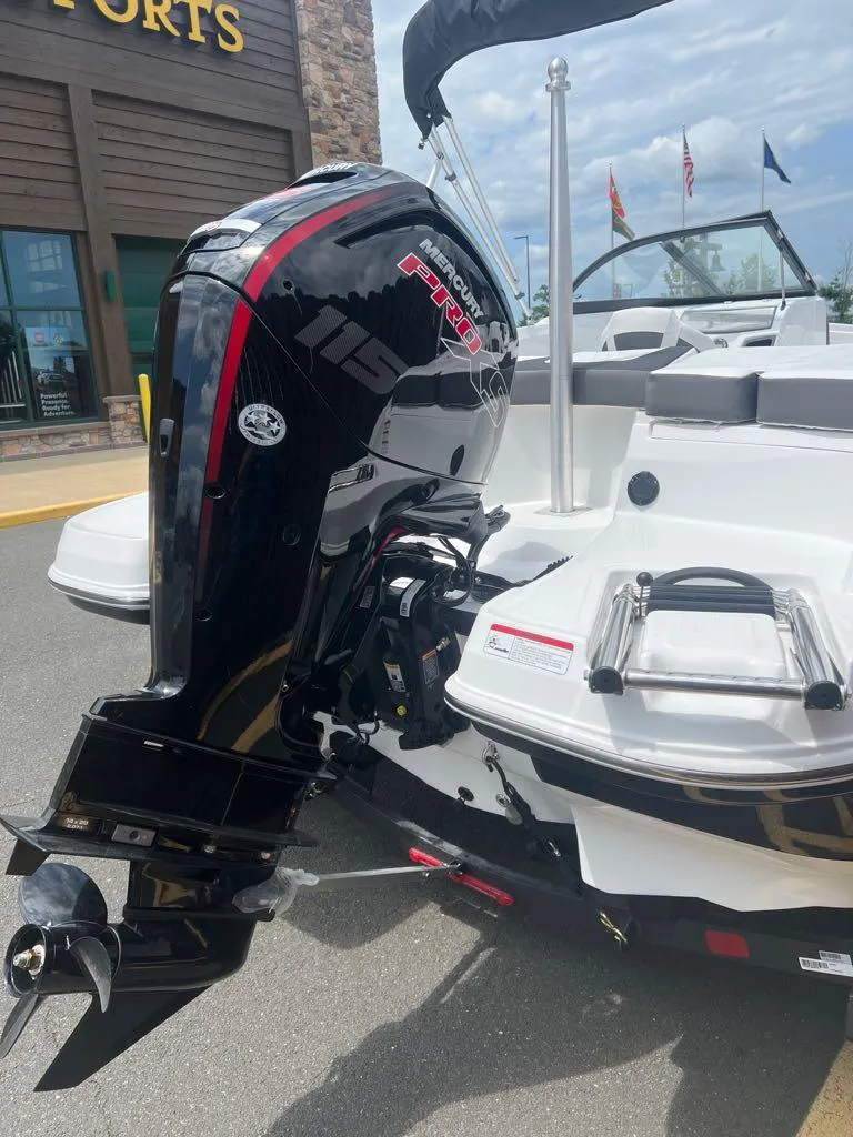 Slide: The Image of 2024 Tahoe 185 S boat with a powerful outboard motor. - 7