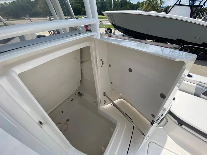 Slide: The Image of 2024 Robalo 226 Cayman boat storage compartment open. - 15