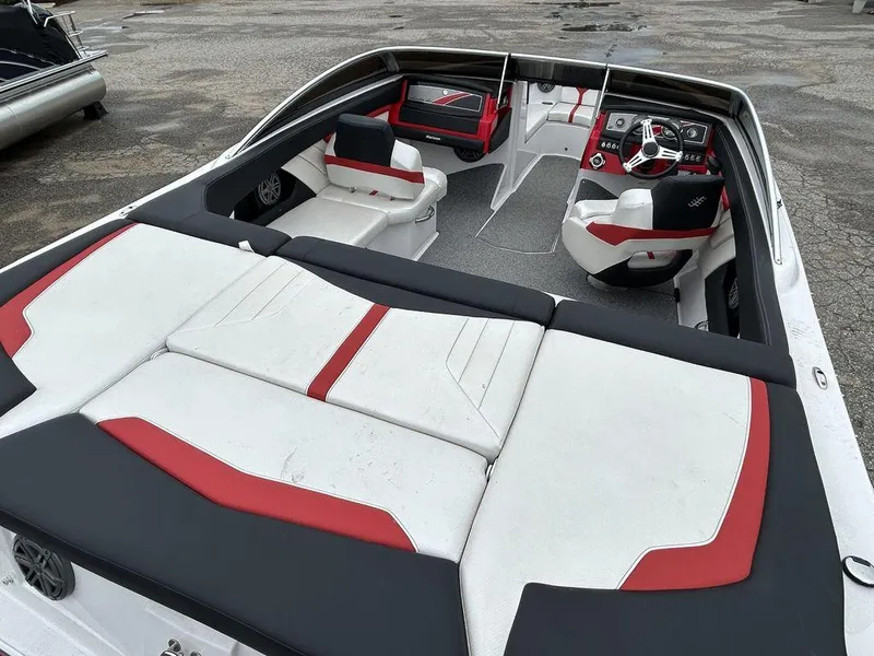 Slide: The Image of Four Winns Horizon 210 SS 2014 - 10