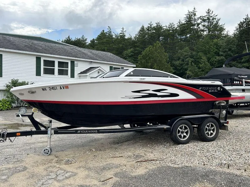 Slide: The Image of Four Winns Horizon 210 SS 2014 - 3