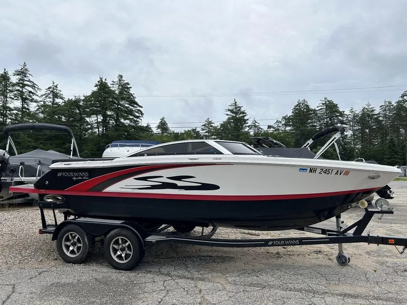 Slide: The Image of Four Winns Horizon 210 SS 2014 - 7