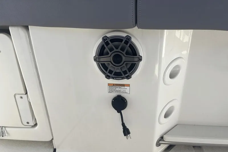 Slide: The Image of Boston Whaler 250 Outrage 2024 - 14