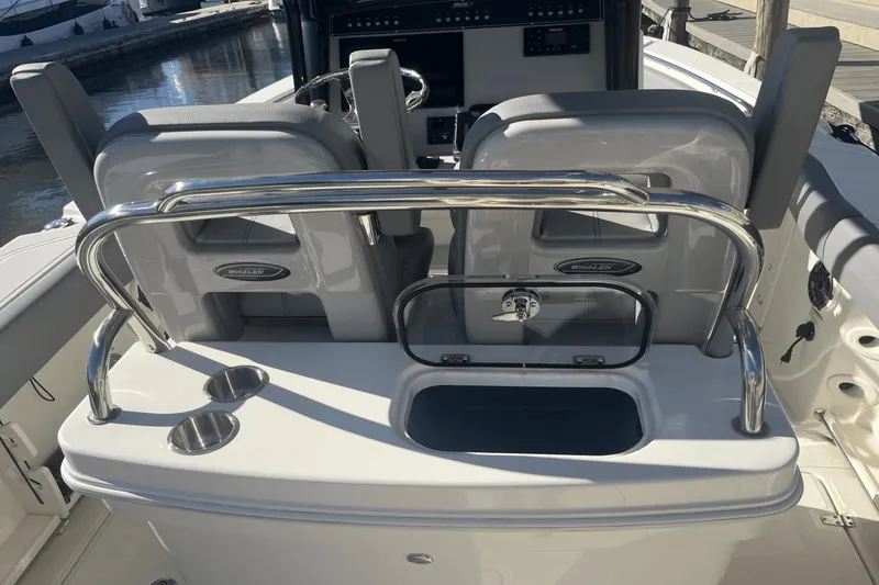Slide: The Image of Boston Whaler 250 Outrage 2024 - 16