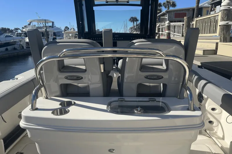 Slide: The Image of Boston Whaler 250 Outrage 2024 - 17