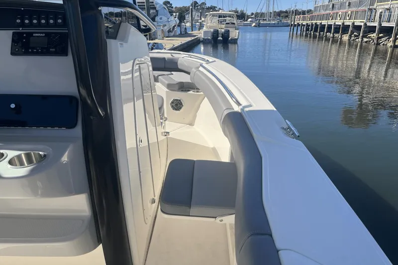 Slide: The Image of Boston Whaler 250 Outrage 2024 - 25